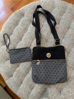 Baggallini crossbody purse in very good condition